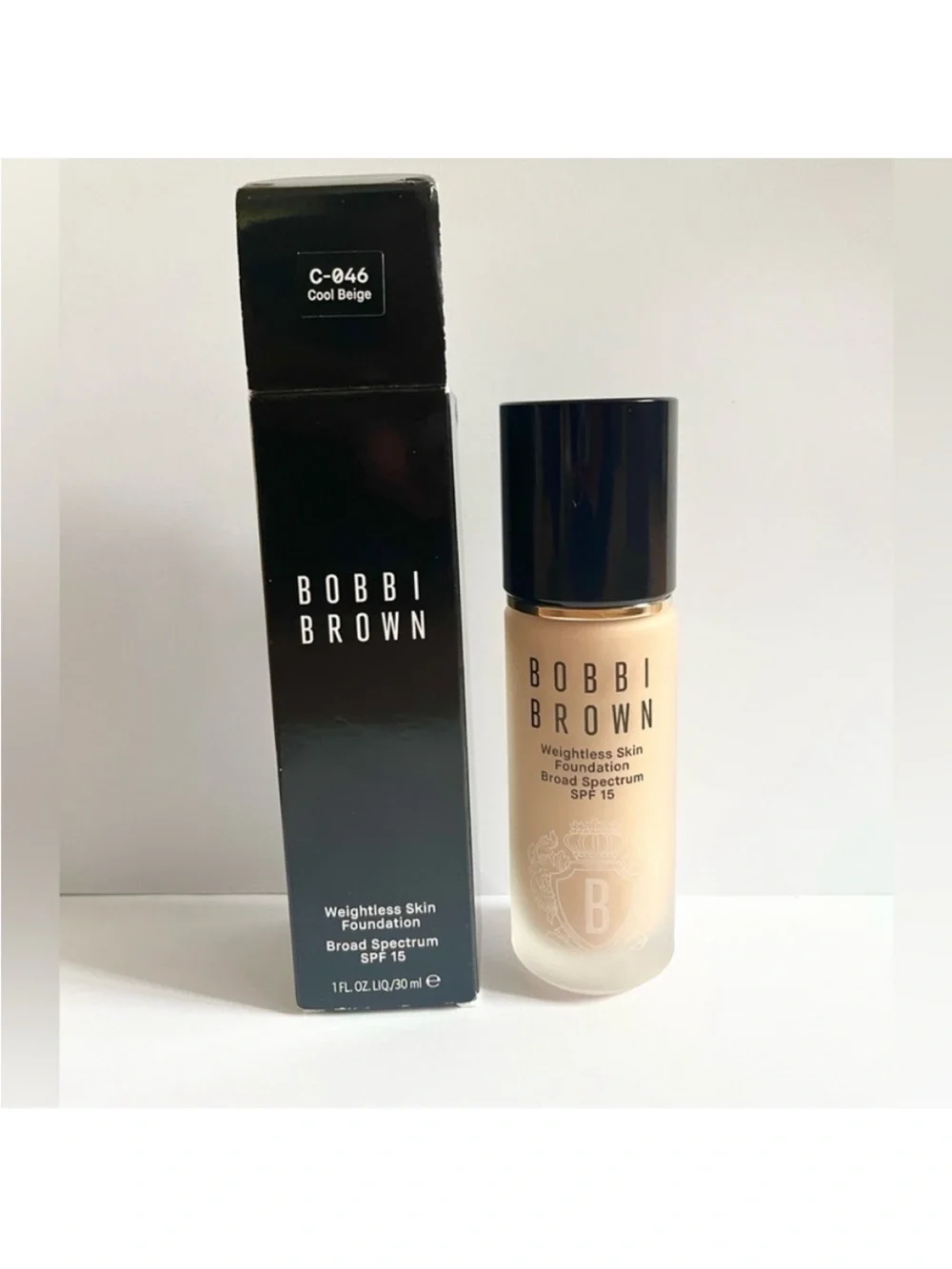 Bobbo Brown Weightless Skin Foundation In #C-046 Cool Beige